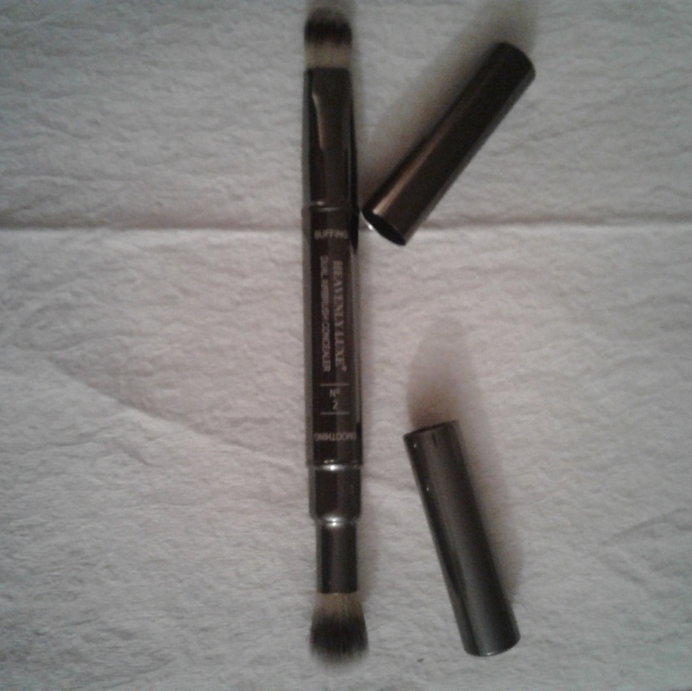 BRAND NEW IT COSMETICS DOUBLE SIDED BRUSH